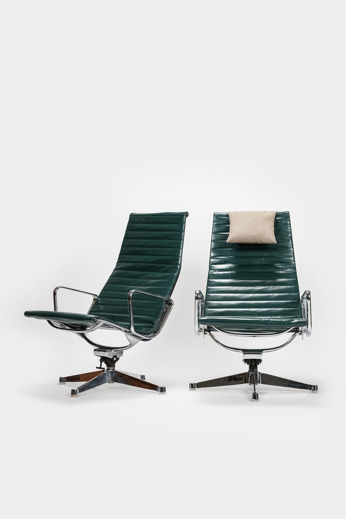 2 Charles Eames Aluminium Group Lounge Chairs, Hermann Miller, 60er