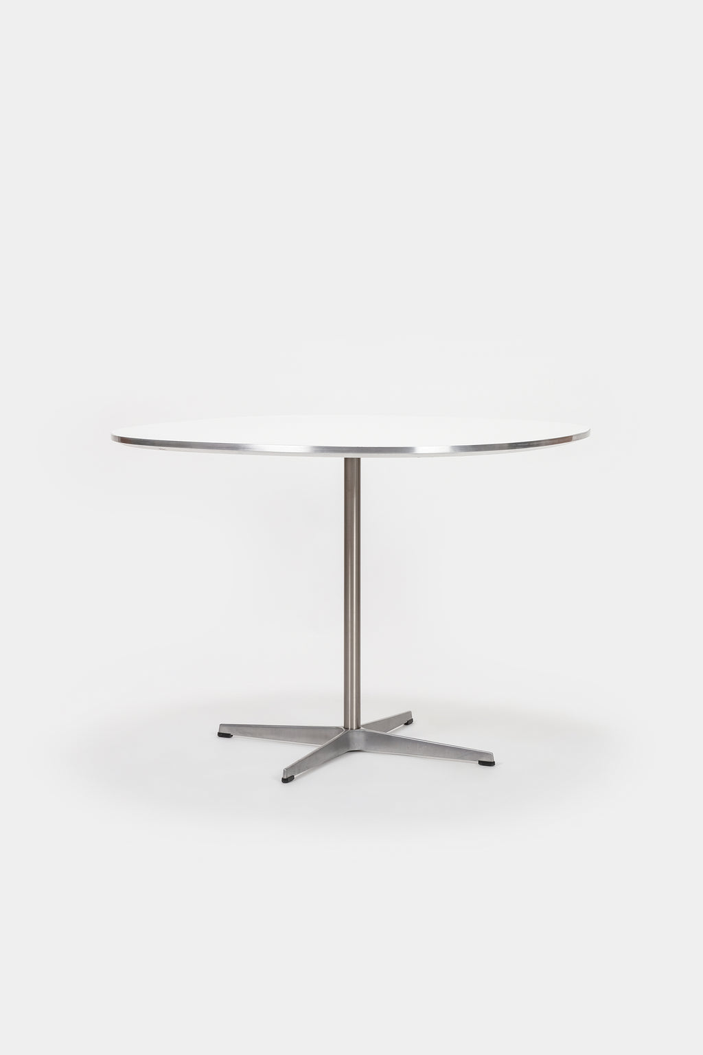 Fritz Hansen Table Super circular A 603 60s Basel