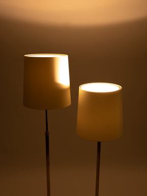 Paar Amba Stehlampen mit Messingfuss neuer Lampenschirm 40er