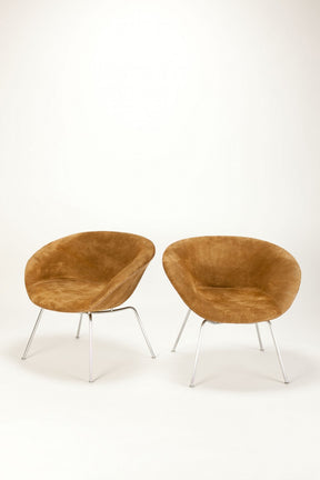 Ein Paar Pot Chairs Jacobsen Nr 3318 von Arne Jacobsen