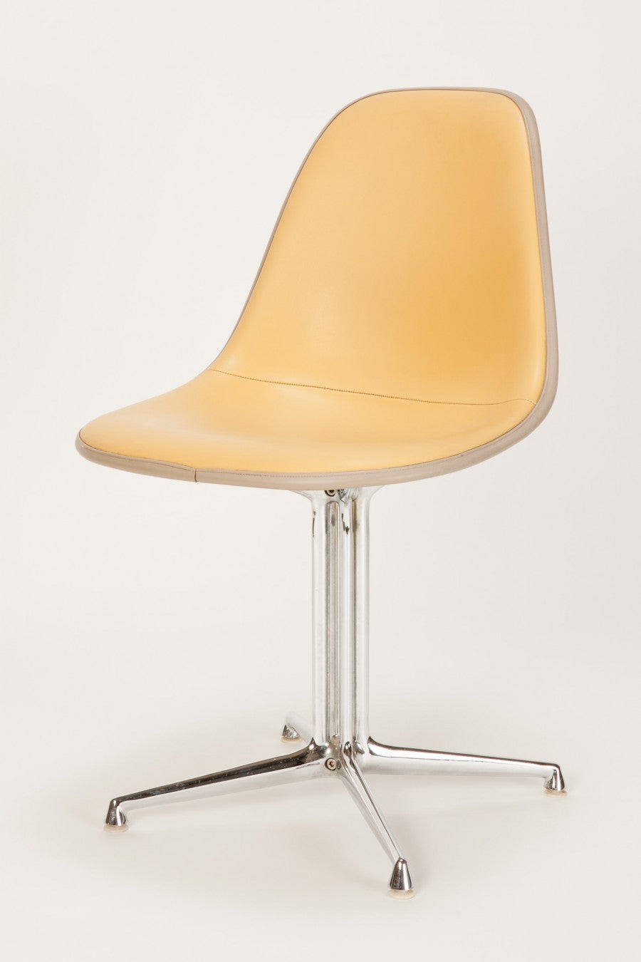 Einzelner Leder Eames La Fonda Stuhl von Charles & Ray Eames
