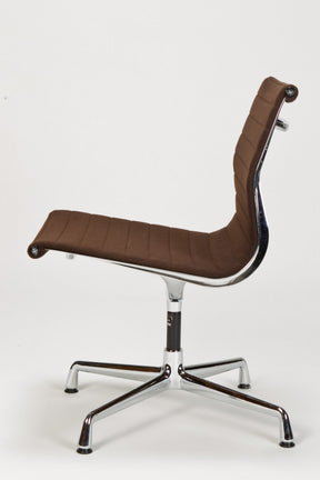 Aluminium Stuhl „EA106“ (drehbar) von Charles, Ray Eames