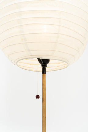 Isamu Noguchi AKARI Tischlampe mit Papierschirm 50er