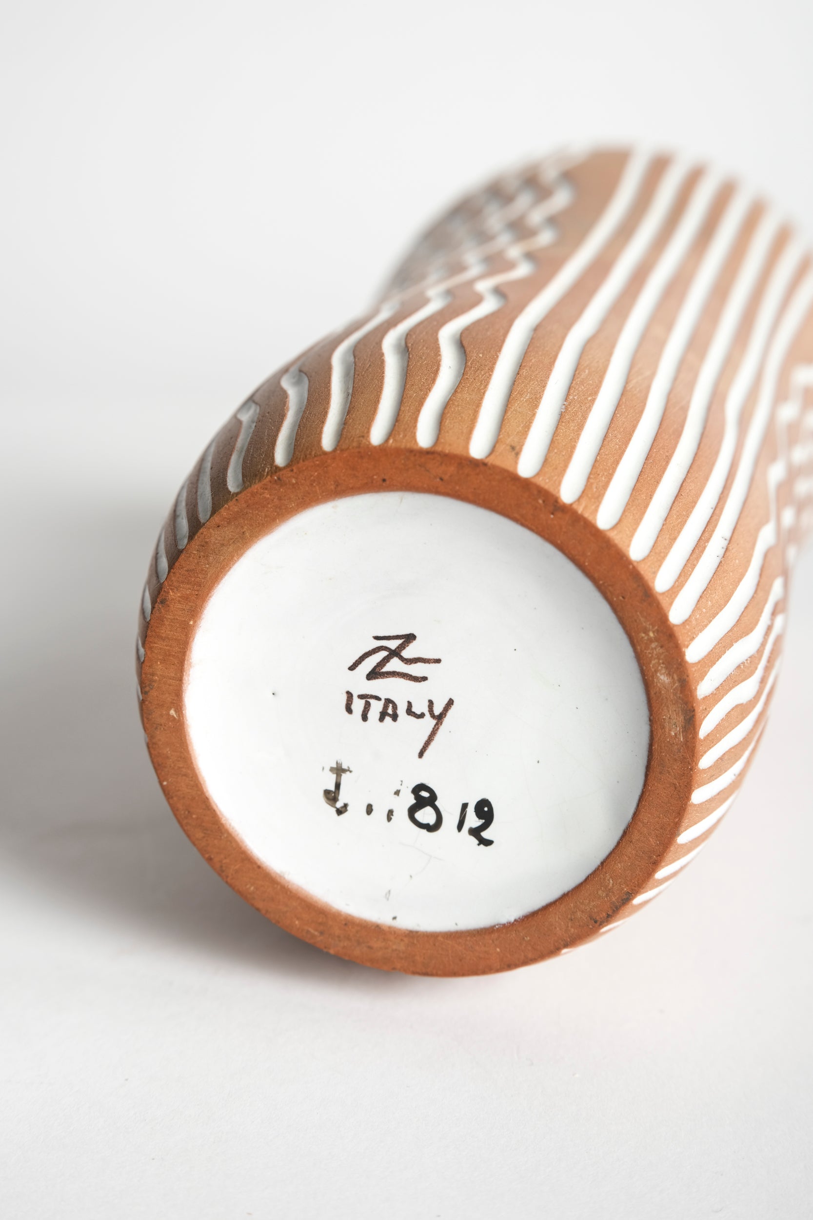 Italienische Tonvase 50‘ unten signiert